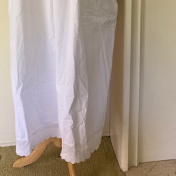Vintage Style Floor Length Cotton Nightgown - Picture 5 of 10